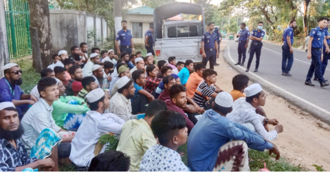 ক্যাম্প ছেড়ে পালানোর সময় ৫১ রোহিঙ্গা আটক