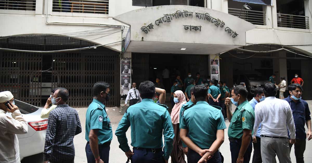 ৫৪ লাখ টাকা ছিনতাই মামলায় দুই পুলিশ কনস্টেবল রিমান্ডে