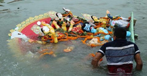 দেবী বিসর্জনের মধ্য দিয়ে শেষ হলো শারদীয় দুর্গোৎসব