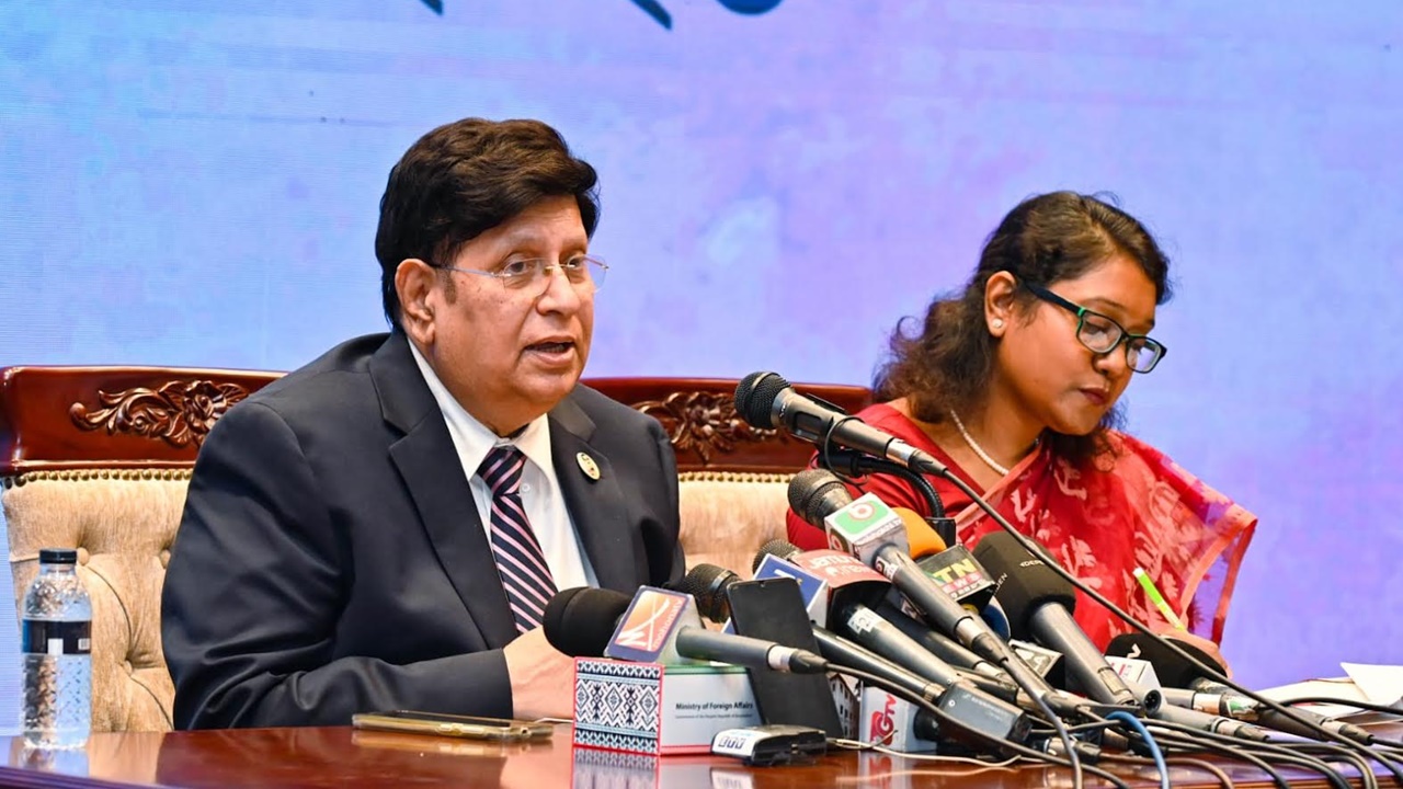 চীনকে আটকাতে হলে যুক্তরাষ্ট্রকে টাকাপয়সা নিয়ে আসতে বললেন পররাষ্ট্রমন্ত্রী