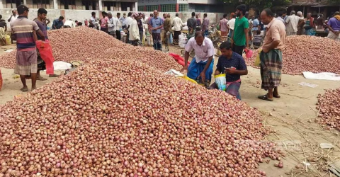 আমদানির পরও বাড়ছে পেঁয়াজের মূল্য