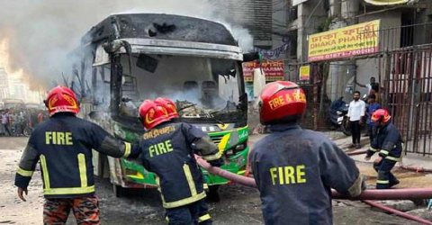 শাহজাদপুরে বাসে আগুন, মগবাজারে পেট্রোলসহ গ্রেফতার ২