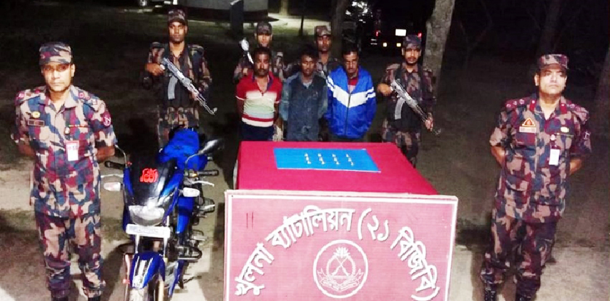বেনাপোল সীমান্তে সোয়া ১ কোটি টাকার সোনার বারসহ আটক ৩