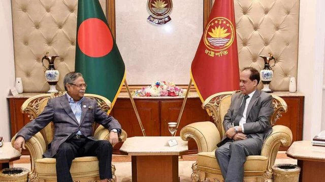 আসন্ন নির্বাচন সুষ্ঠু করতে ইসিকে দায়িত্বশীল ভূমিকা পালনের আহ্বান রাষ্ট্রপতির