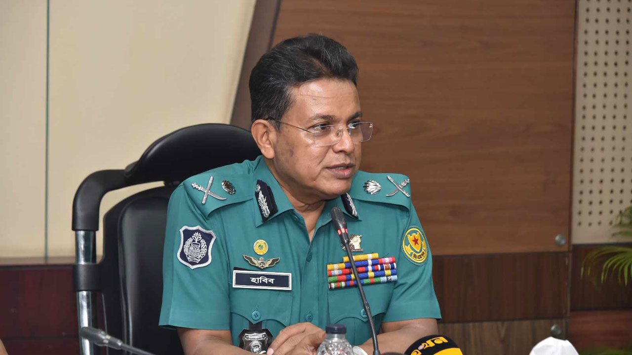 সহিংসতা ও নাশকতা কারীদের ধরিয়ে দিলে ২০ হাজার টাকা পুরস্কার: ডিএমপি কমিশনার