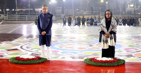 ভাষা শহীদদের প্রতি রাষ্ট্রপতি ও প্রধানমন্ত্রীর শ্রদ্ধা নিবেদন