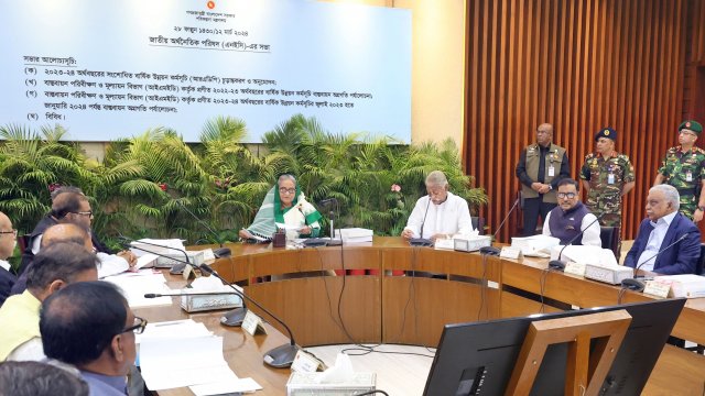 উন্নয়ন প্রকল্প বাস্তবায়নে নজরদারি বাড়ানোর নির্দেশ প্রধানমন্ত্রীর