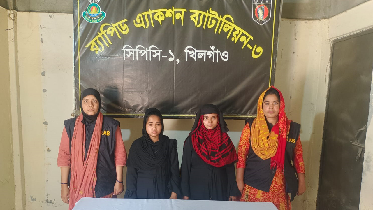 চাকরির প্রলোভনে দুবাইয়ে পাচার চক্রের দুই সদস্য গ্রেপ্তার