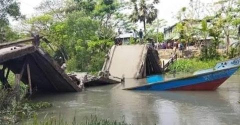 কার্গোর ধাক্কায় ভেঙে গেল ব্রিজ, ২৪ ঘণ্টায়ও হয়নি উদ্ধার