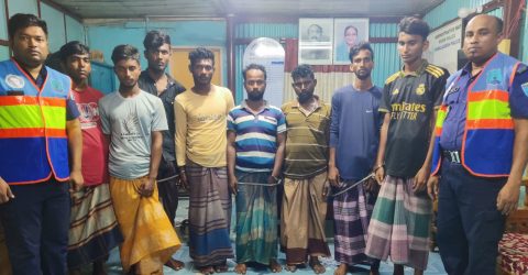 নিষেধাজ্ঞা অমান্য করে জাটকা ধরায় ১৩ জেলে আটক