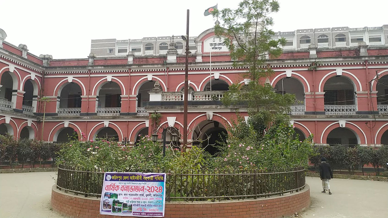 ফরিদপুরে স্কুলছাত্র হত্যায় তিনজনের মৃত্যুদণ্ড, তিনজনের যাবজ্জীবন