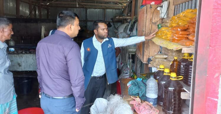মিরসরাইয়ে অনুমোদনহীন সরিষার তেল বিক্রি করায় জরিমানা