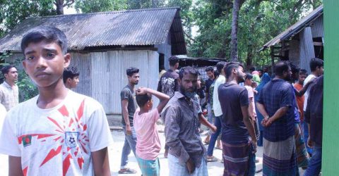 কুমিল্লায় ঘরের মেঝেতে পড়ে ছিল যুবকের ক্ষতবিক্ষত মরদেহ