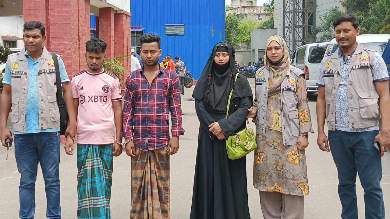 নিঃসন্তান দম্পতির কাছে অর্ডার নিয়ে শিশু অপহরণ করতো চক্রটি