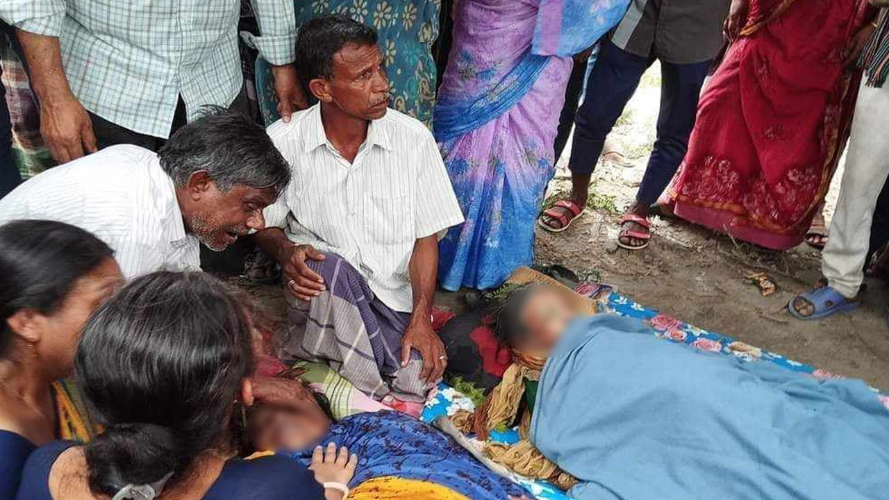 ধানখেতে ইঁদুর মারার ফাঁদে বিদ্যুৎস্পৃষ্ট হয়ে বউ-শাশুড়ির মৃত্যু