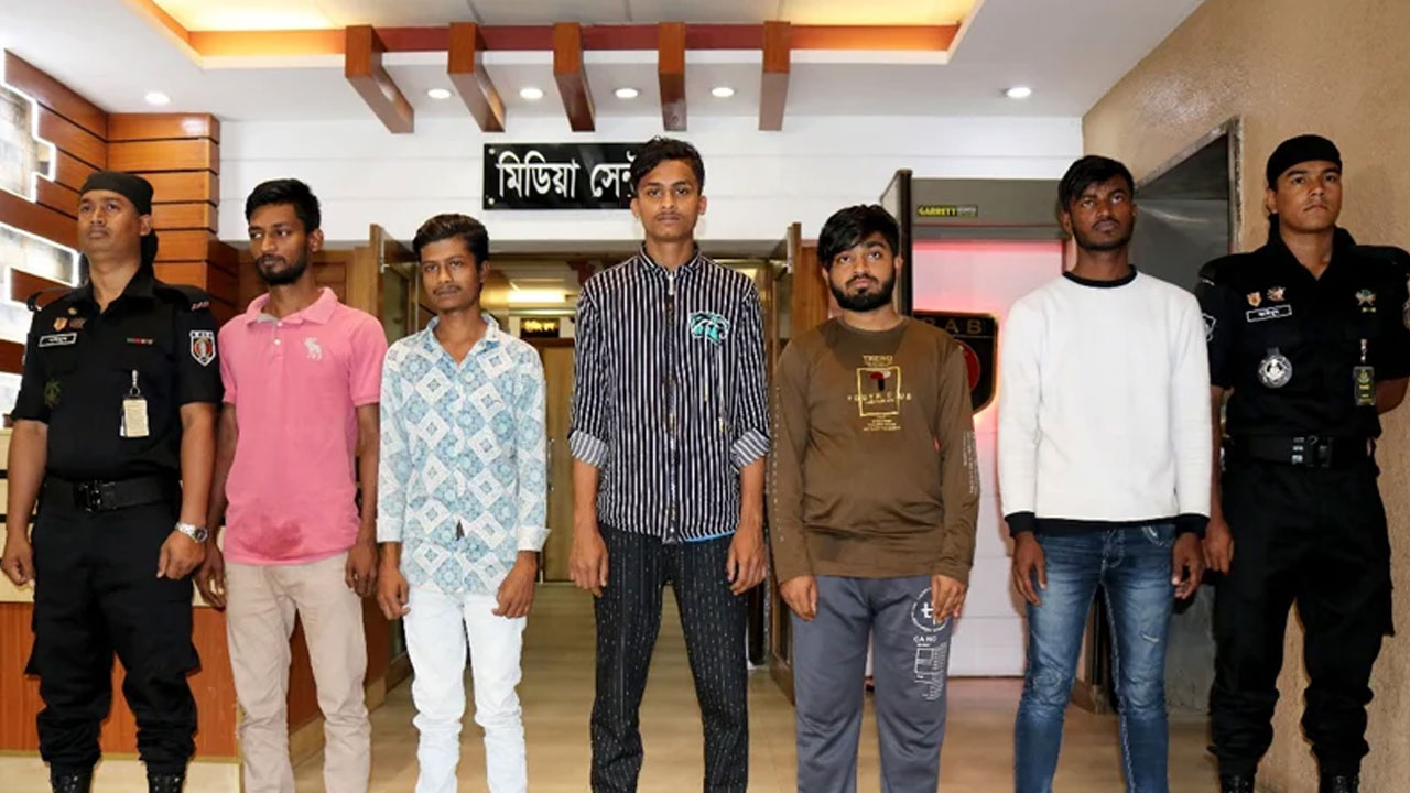 ফয়সালকে কুপিয়ে হত্যার পর পার্টি করে গালকাটা রাব্বির গ্যাং