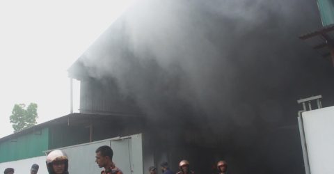 স্কয়ারের গোডাউনে আগুন, নিয়ন্ত্রণে ৭ ইউনিট