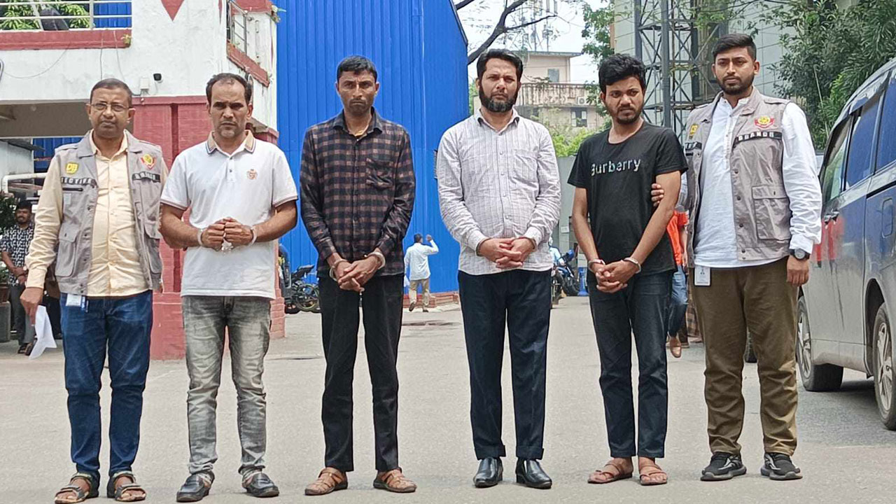 ভুয়া নিয়োগপত্র দিয়ে কোটি কোটি টাকা আত্মসাৎ