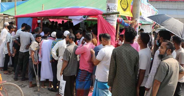 ন্যায্যমূল্যে পণ্য বিক্রিতে সাড়া ফেলেছে ‘কালেক্টর বাজার’