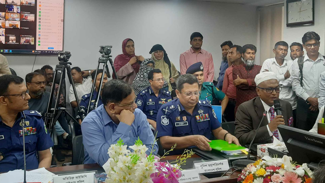 সড়কে ইফতার-সেহরি নিয়ন্ত্রণের পরামর্শ আইজিপির
