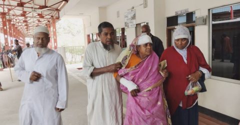 লালমনিরহাটে দাঁড়ানো ট্রেনে ইঞ্জিনের ধাক্কা, আহত ৫০