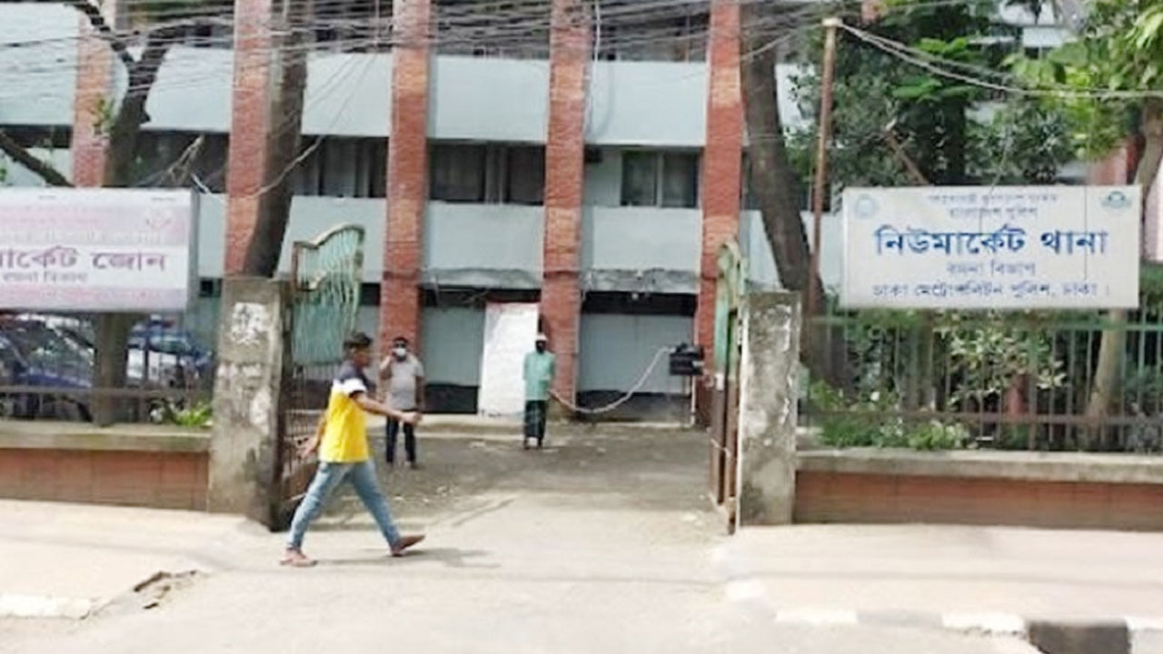 এলিফ্যান্ট রোডে গলায় ফাঁস দিয়ে যুবকের আত্মহত্যা