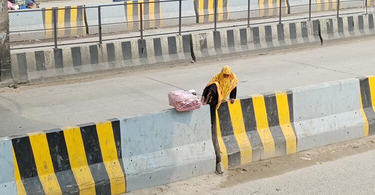 জানা গেলো যাত্রীদের সড়ক বিভাজন টপকানোর কারণ
