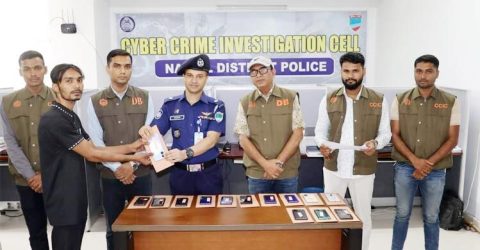 নড়াইলে হারিয়ে যাওয়া ২০ মোবাইল ফিরে পেলেন মালিকরা
