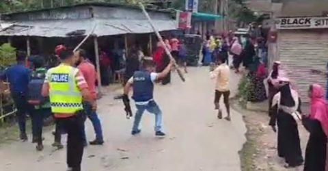 লক্ষ্মীপুরে শ্রমিকেরা বকেয়া বেতন ও বোনাসের দাবিতে বিক্ষোভ