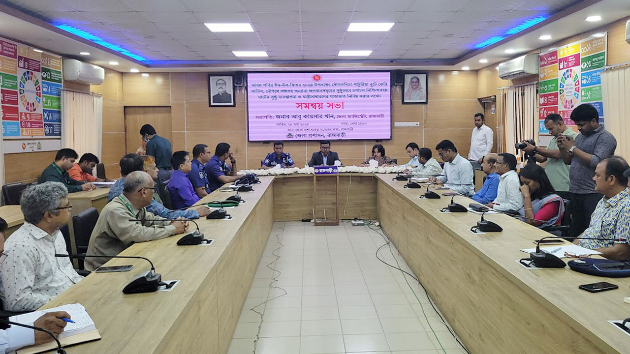 ঈদযাত্রায় দৌলতদিয়া-পাটুরিয়া নৌরুটে ১৫ ফেরি ও ২০ লঞ্চ