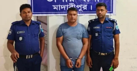 যাত্রী সেজে স্বর্ণের চেইন ছিনতাইসহ একাধিক মামলার আসামি গ্রেপ্তার