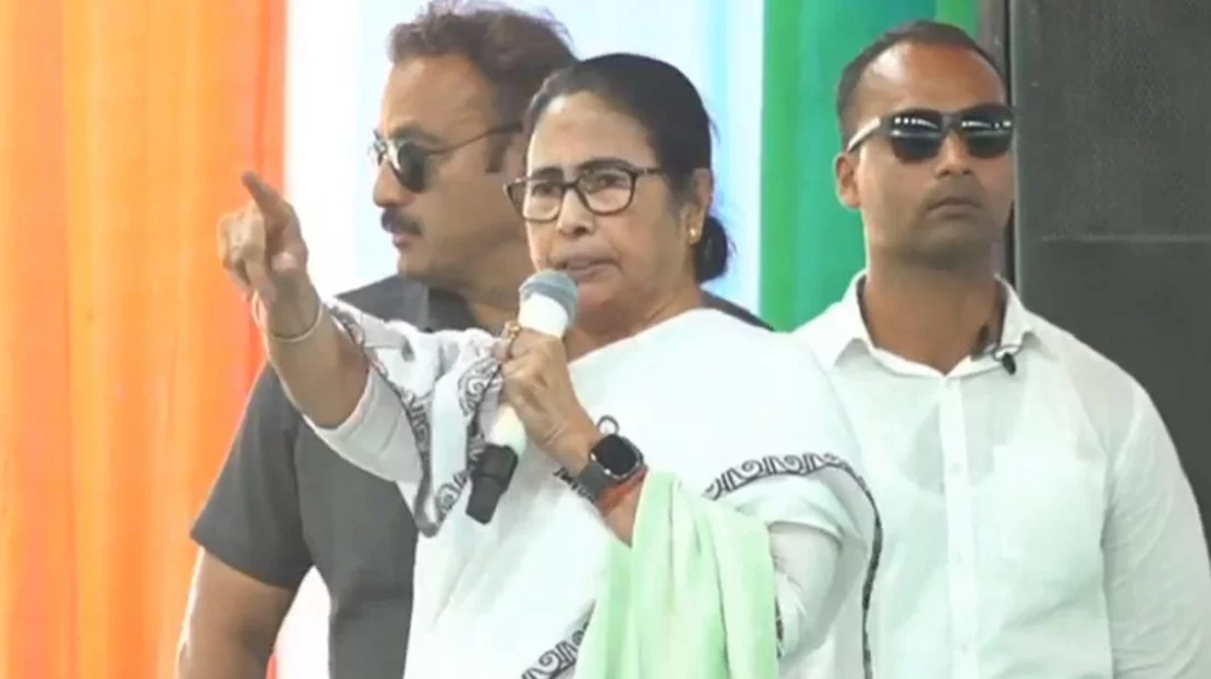 গেরুয়া নিয়ে চটেছেন মমতা