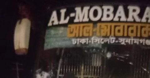 খাদে পড়া গাড়ি উদ্ধারের সময় বাসচাপায় প্রাণ গেলো ২ জনের