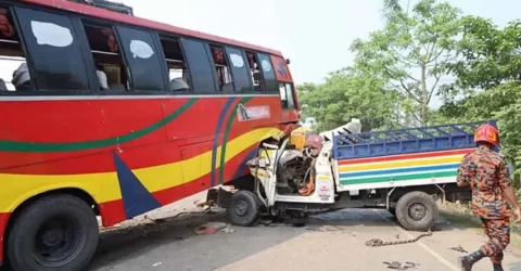 ফরিদপুরে বাসের সঙ্গে পিকআপ ভ্যানের ধাক্কায় নিহত বেড়ে ১৩