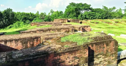 জগদল বিহারে লুকিয়ে আছে প্রাচীন প্রত্ননিদর্শন 