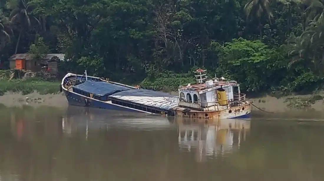 ভৈরব নদে কয়লাবোঝাই কার্গো জাহাজডুবি