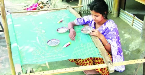 সৈয়দপুরে কারচুপির কাজে ব্যস্ত ৩০ হাজার নারী