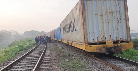 ৬ ঘণ্টা পর ঢাকা-চট্টগ্রাম-সিলেট ট্রেন চলাচল স্বাভাবিক