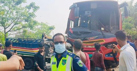 ফরিদপুরে বাস-পিকআপের সংঘর্ষে নিহত বেড়ে ১৪