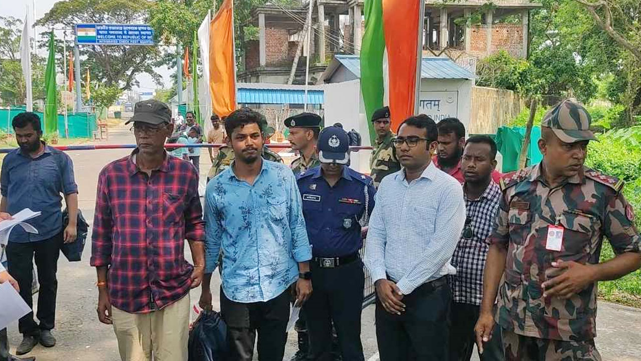ভারতে মেলা দেখতে গিয়ে আটক, আখাউড়া দিয়ে দেশে ফিরলেন ১৩ জন