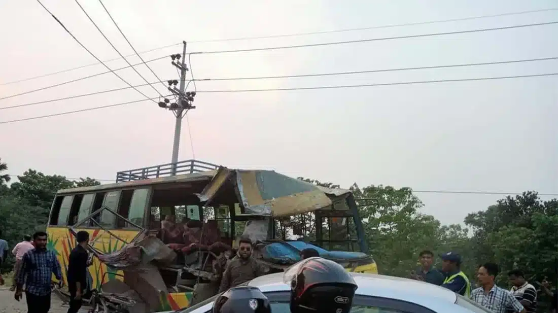 ব্রাহ্মণবাড়িয়ায় দুই বাসের মুখোমুখি সংঘর্ষ, আহত ৩০