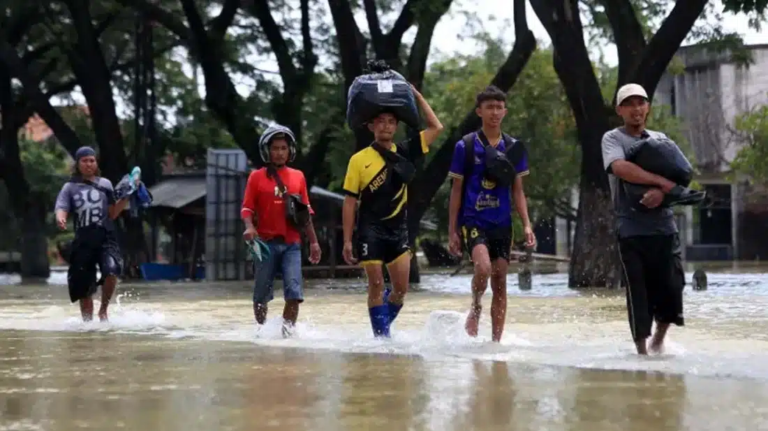 ইন্দোনেশিয়ায় ফের ভূমিধস, নিহত ১৫