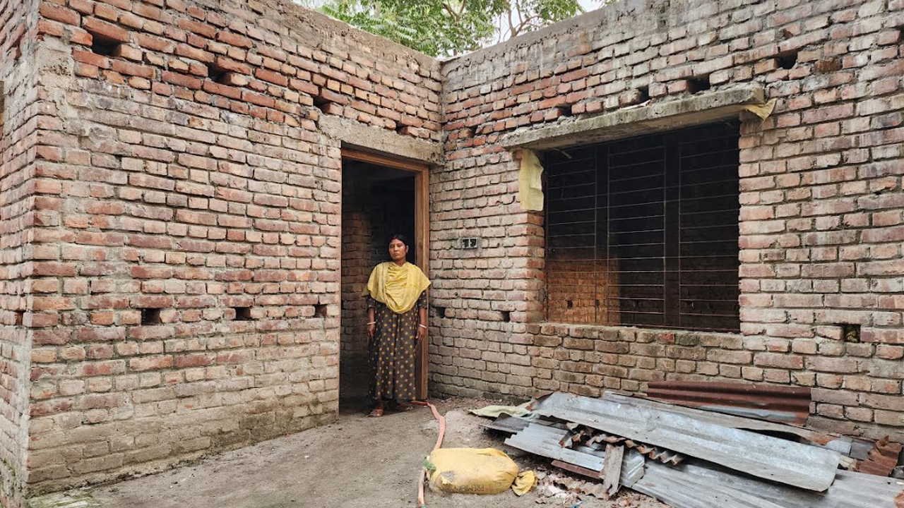২ বছরেও শেষ হয়নি নির্মাণকাজ, বীর নিবাসে ওঠার আগেই ফাটল