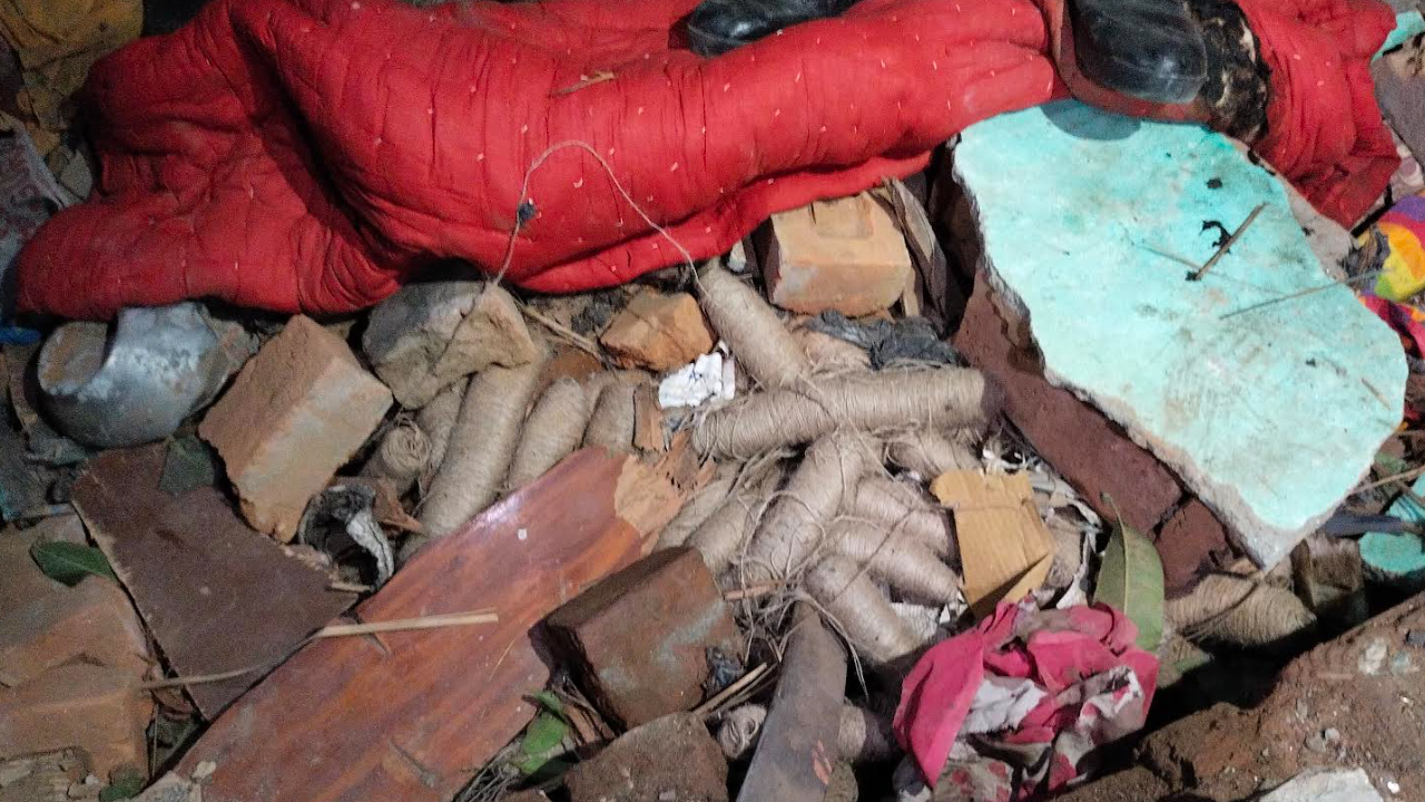বিস্ফোরণে বিধ্বস্ত ওই বসতবাড়িতে তৈরি করা হতো পটকা