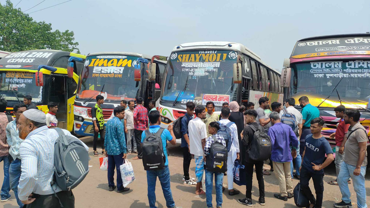 ঈদযাত্রায় যাত্রীদের ঘাড়ে ফিরতি ট্রিপের ‘বোঝা’, নেওয়া হচ্ছে দ্বিগুণ ভাড়া