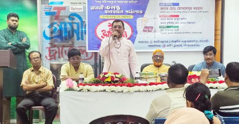 চলন্ত বাসে বই পড়তে পারবেন যাত্রীরা