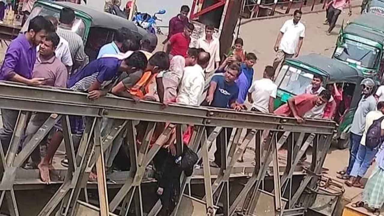 কলেজে যাওয়ার পথে টেম্পুচাপায় ছাত্রী নিহত
