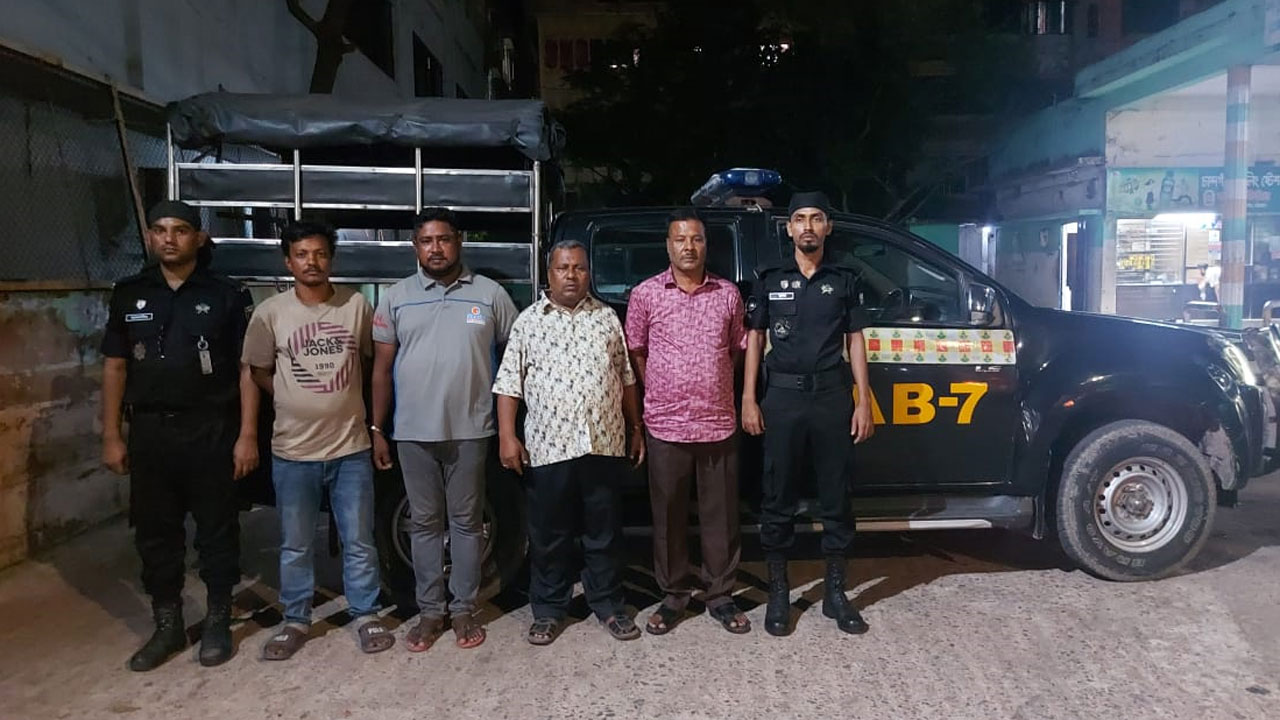 চট্টগ্রামে র্যাবের নামে চাঁদা আদায়, গ্রেপ্তার ৪