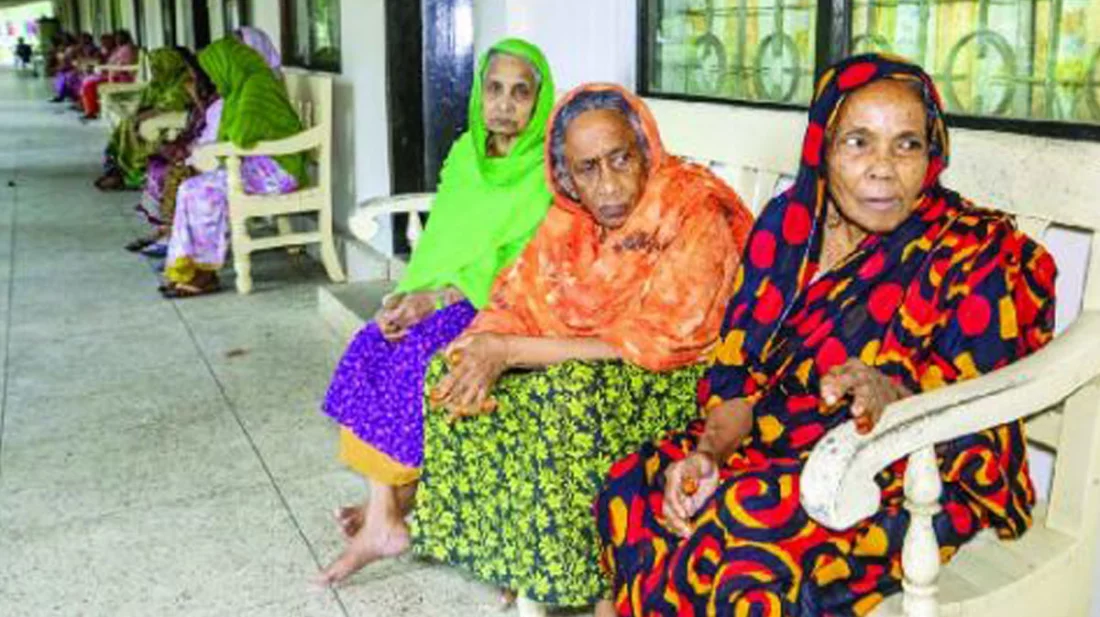 ছেলেমেয়ে মস্ত বড় অফিসার, বৃদ্ধাশ্রমে বাবার নিঃসঙ্গ জীবন