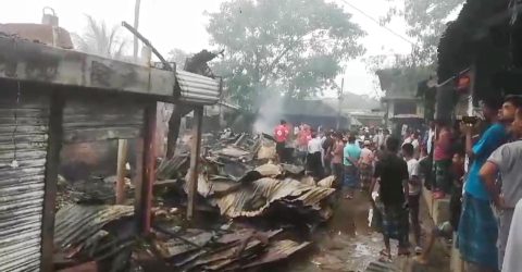 শাহরাস্তি বাজারে আগুনে পুড়ল ১৪ ব্যবসাপ্রতিষ্ঠান